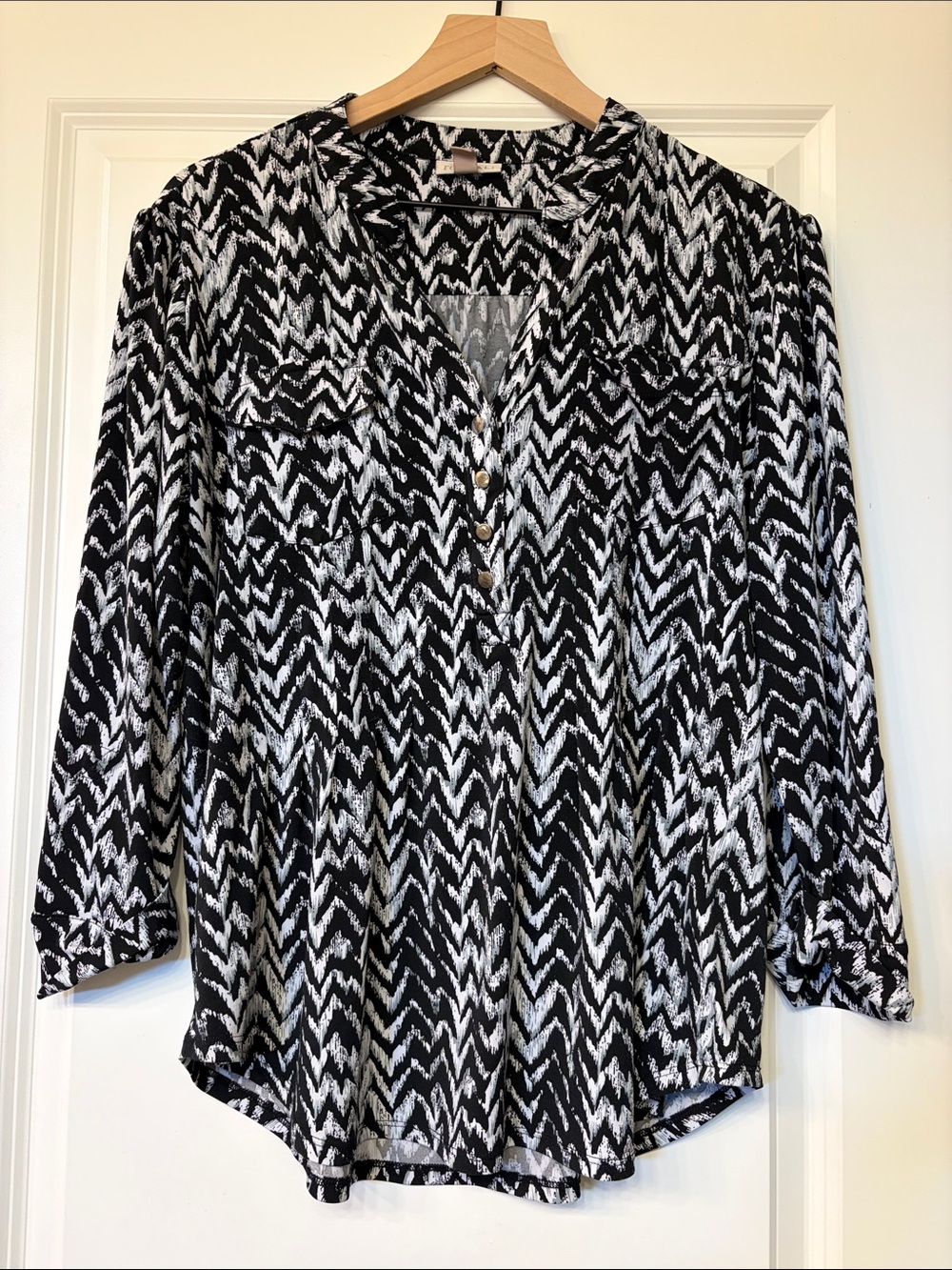 Roz & Ali Black and White Zigzag Button-Front Blouse